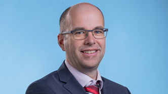 Portraitfoto von Stefan Bauer